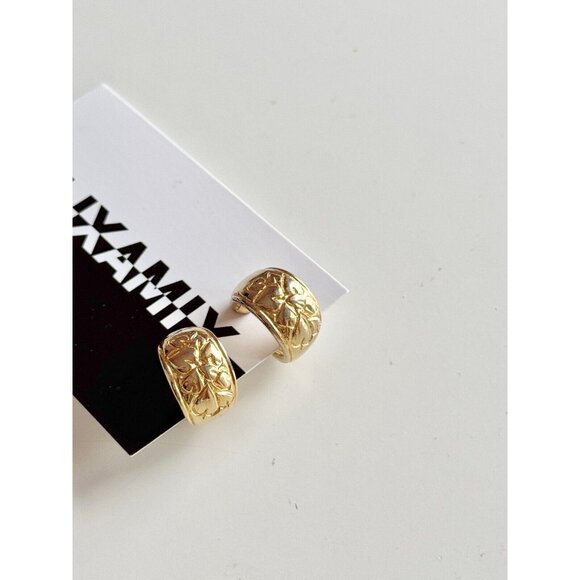 Vintage LIZ CLAIBORNE Gold Tone Leaf Embossed Clip On Huggie Hoop Earrings - Picture 8 of 11